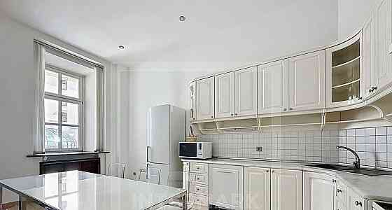 4-комн. квартира, 150 м2, 3/7 эт. Москва
