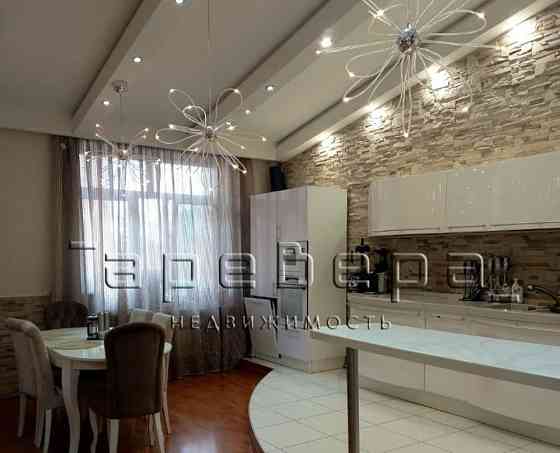 5-комн. квартира, 300 м2, 5/6 эт. Красноярск