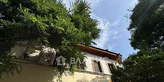 5-комн. квартира, 176.5 м2, 1/2 эт. Астрахань