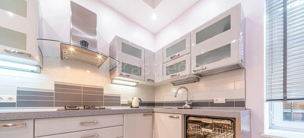 3-комн. квартира, 100 м2, 4/4 эт. Санкт-Петербург - изображение 1