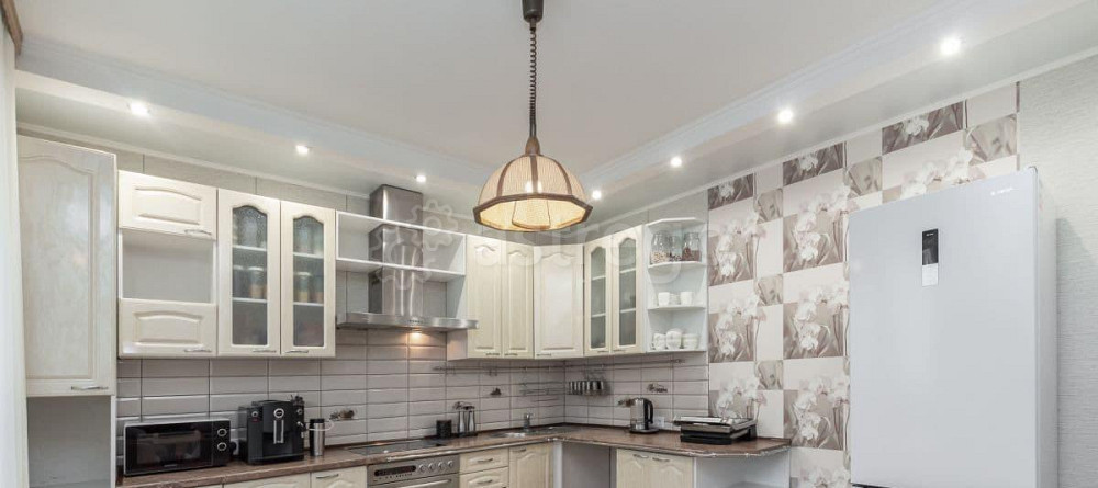 3-комн. квартира, 110.8 м2, 4/6 эт. Новоалтайск - изображение 1