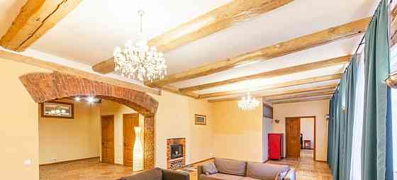 5-комн. квартира, 210 м2, 4/4 эт. Санкт-Петербург