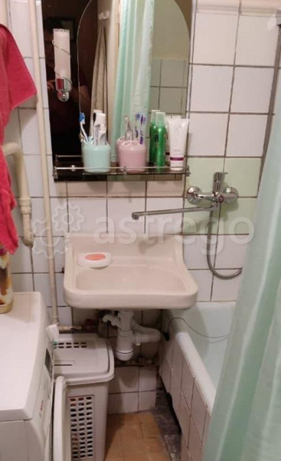 Комната, 49 м2, 5/5 эт. Москва - изображение 1