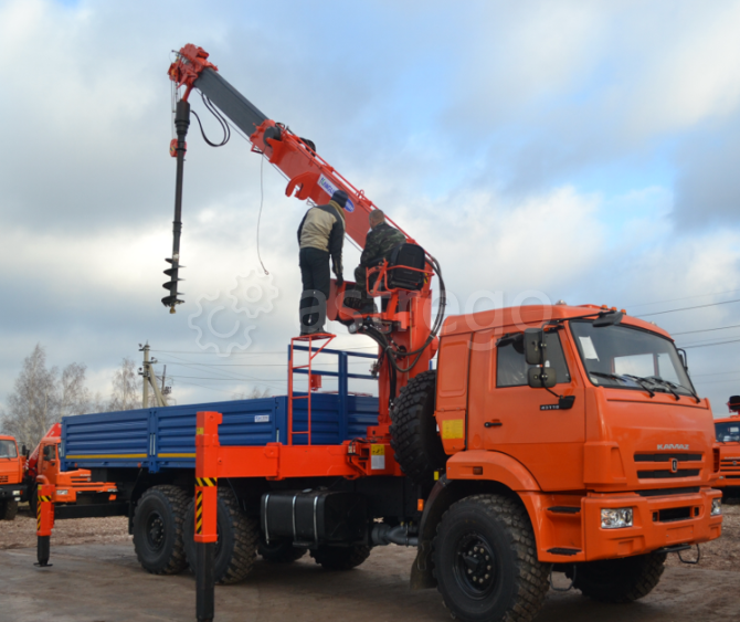 Бортовой автомобиль на шасси Isuzu Giga 4х2, 205 л.с., борт 6,5 м, с КМУ XCMG 5 т Москва - изображение 1