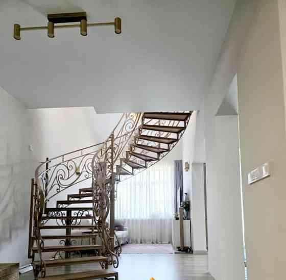 5-комн. квартира, 163.2 м2, 4/4 эт. Санкт-Петербург