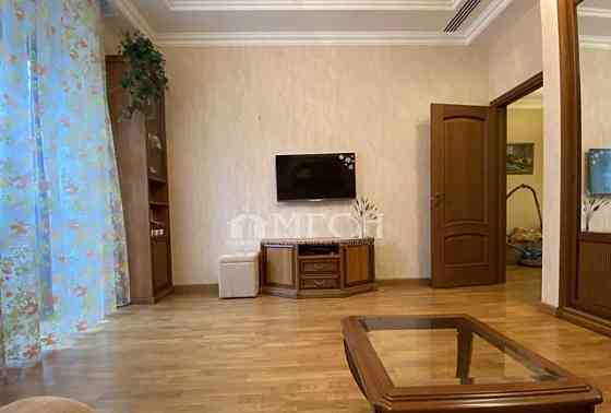 3-комн. квартира, 137 м2, 3/10 эт. Москва