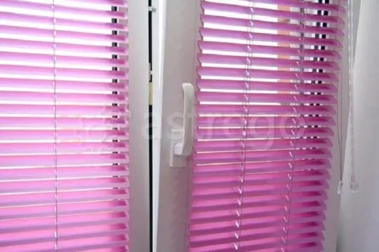 Жалюзи горизонтальные на пластиковые окна под ваш размер Владивосток - изображение 1