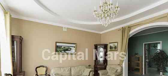 4-комн. квартира, 120 м2, 2/4 эт. Москва