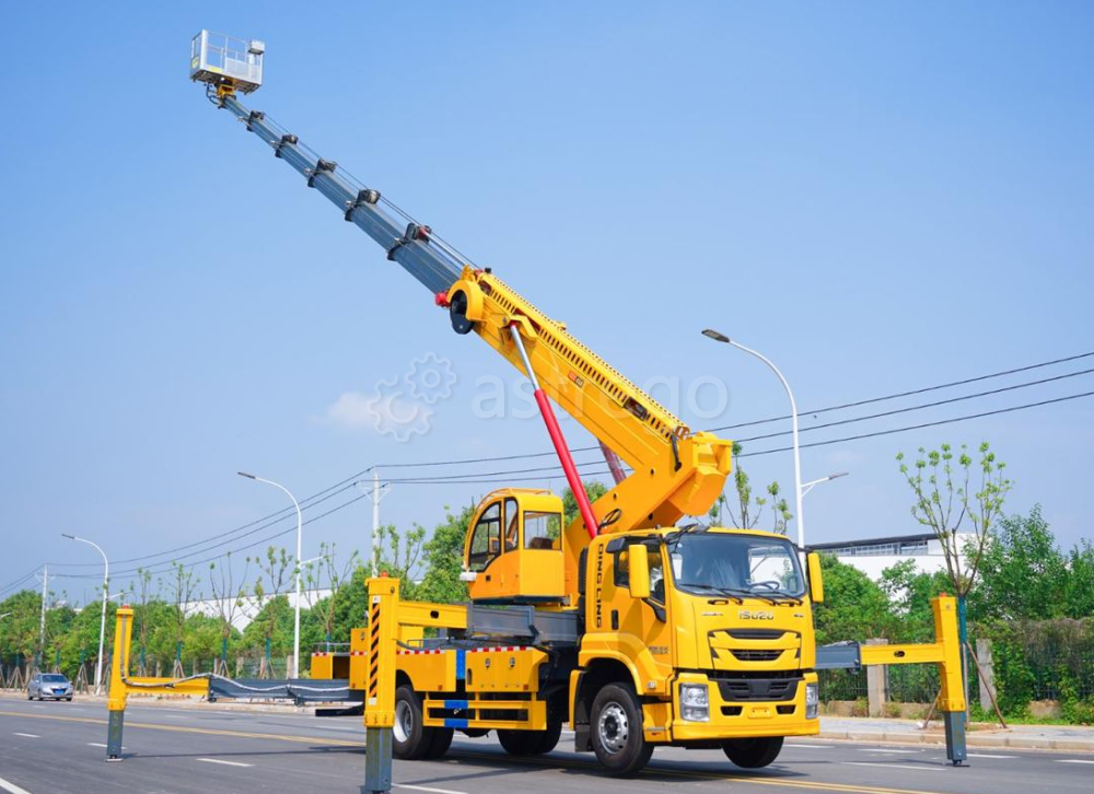 Автовышка ISUZU ELF KV100 36 м, с кабиной оператора Челябинск - изображение 1