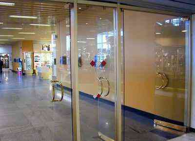 Стеклянные двери без профиля Красноярск